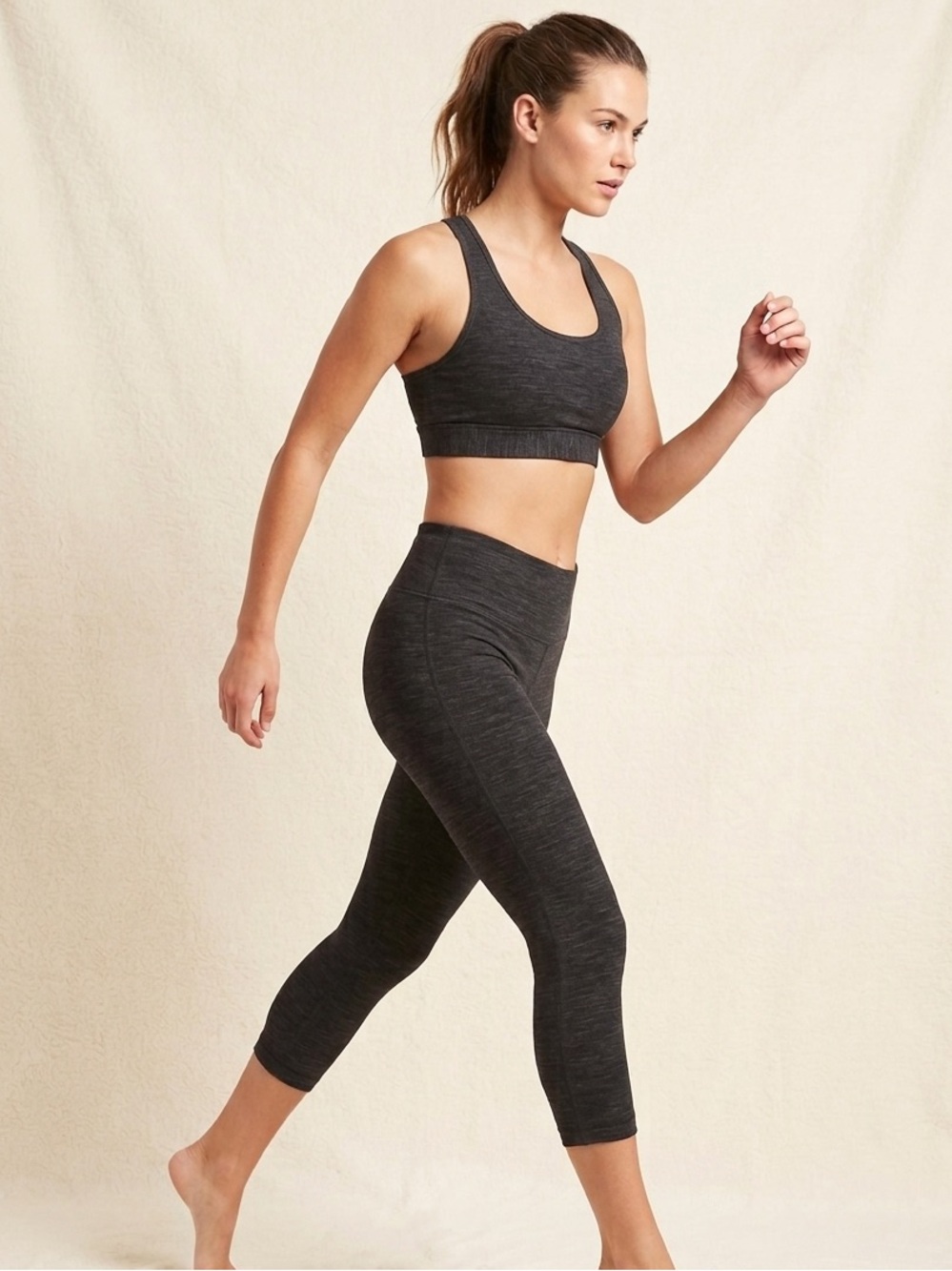 LULULEMON Capri Leggings in Charcoal